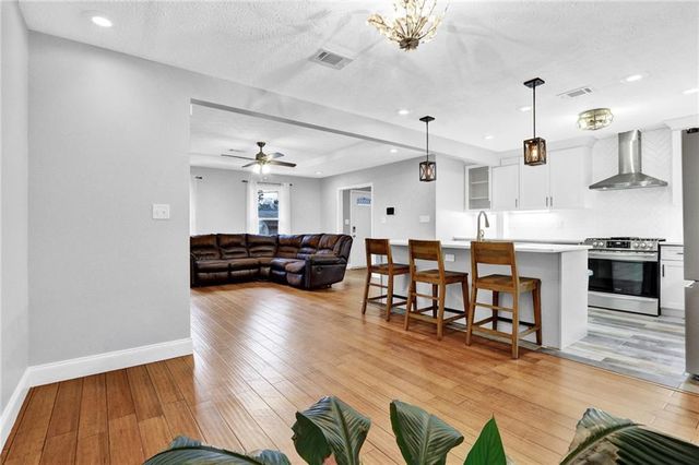 700 Pepperwood Trl, Stone Mountain, GA 30087