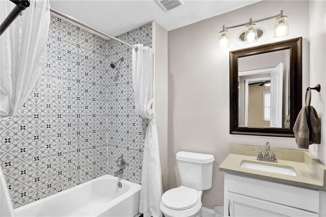 700 Pepperwood Trl, Stone Mountain, GA 30087