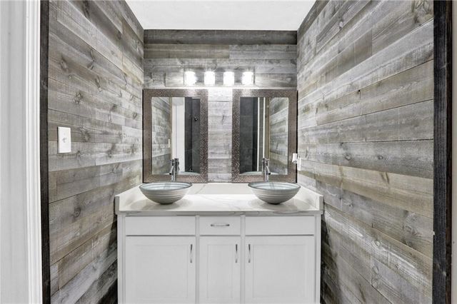 700 Pepperwood Trl, Stone Mountain, GA 30087