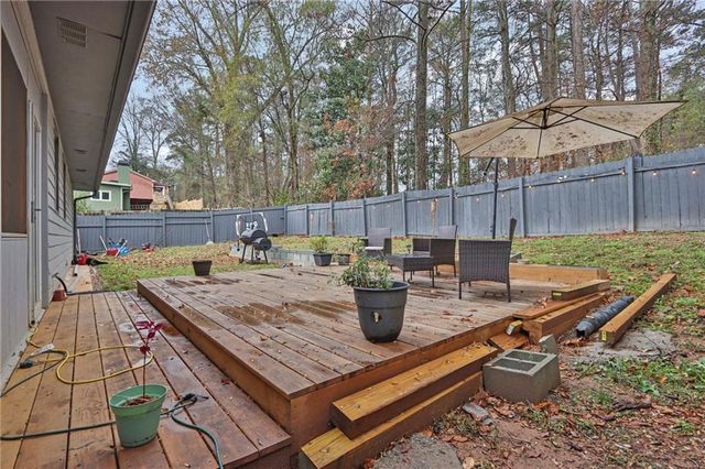 700 Pepperwood Trl, Stone Mountain, GA 30087
