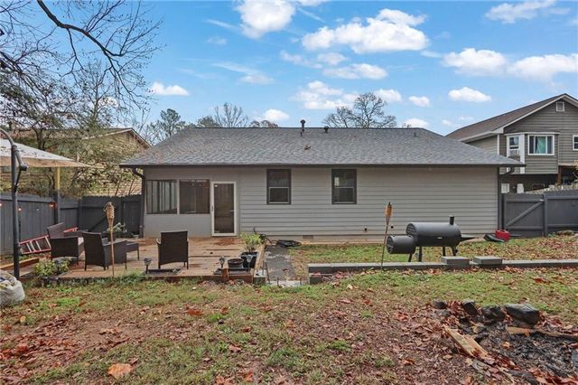 700 Pepperwood Trl, Stone Mountain, GA 30087