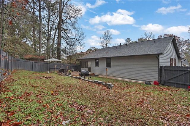 700 Pepperwood Trl, Stone Mountain, GA 30087