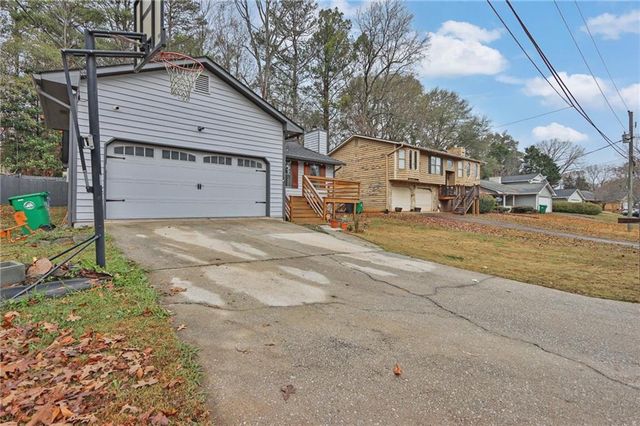 700 Pepperwood Trl, Stone Mountain, GA 30087