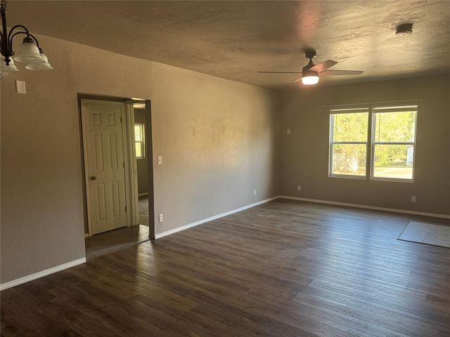 1209 E Whittaker Street, Shawnee, OK 74801