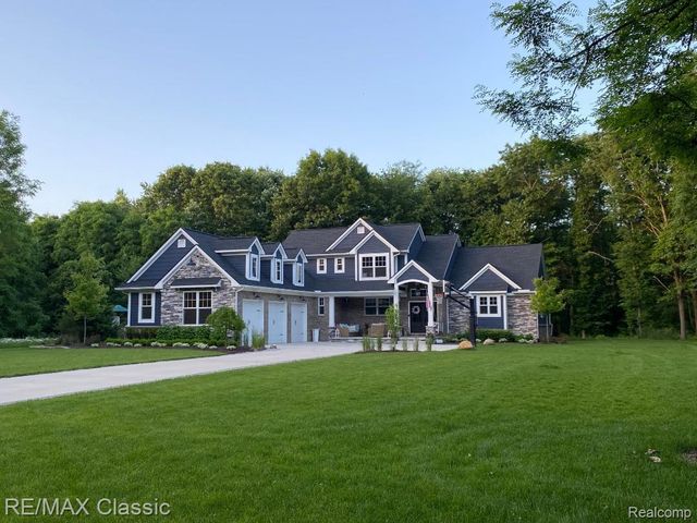 43 Canterwood, Highland Charter Township, MI 48357