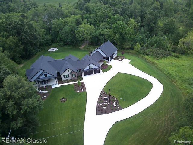 43 Canterwood, Highland Charter Township, MI 48357