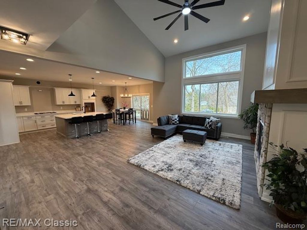 43 Canterwood, Highland Charter Township, MI 48357