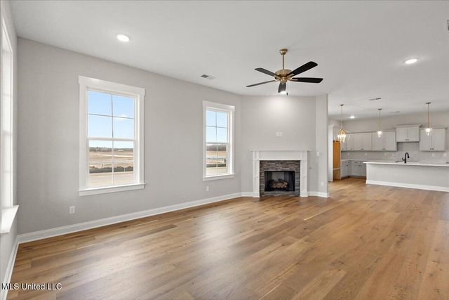 526 Bolivar Drive, Nesbit, MS 38651