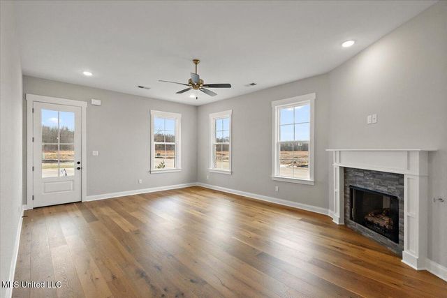 526 Bolivar Drive, Nesbit, MS 38651