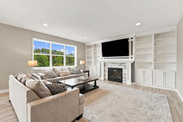 833 Red Cedar Court, Chaska, MN 55318