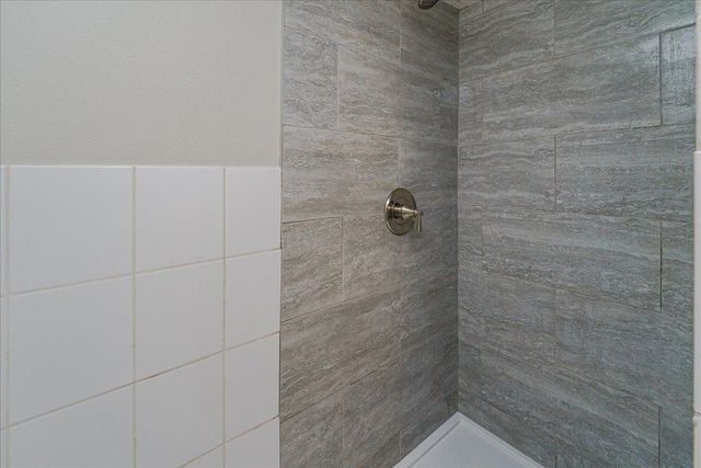 1463 Trollhagen Drive NE, Fridley, MN 55421