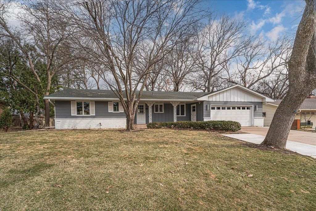 1463 Trollhagen Drive NE, Fridley, MN 55421