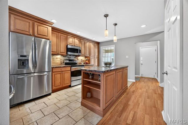 3034 Autumn Lakes Court, Maryland Heights, MO 63043