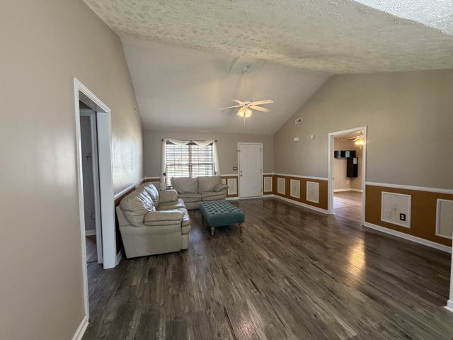 2938 Ridgewood Dr, Christiana, TN 37037