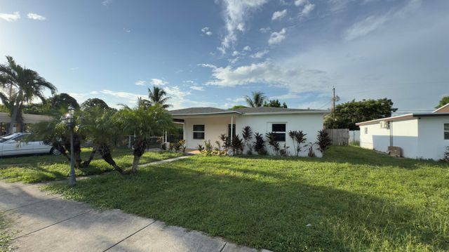 551 NW Nw 107th Street, Miami, FL 33168
