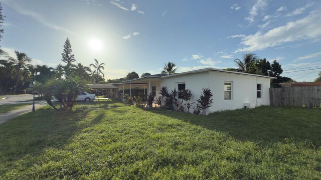 551 NW Nw 107th Street, Miami, FL 33168