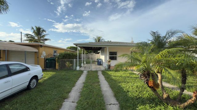 551 NW Nw 107th Street, Miami, FL 33168