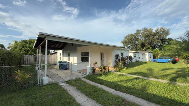 551 NW Nw 107th Street, Miami, FL 33168