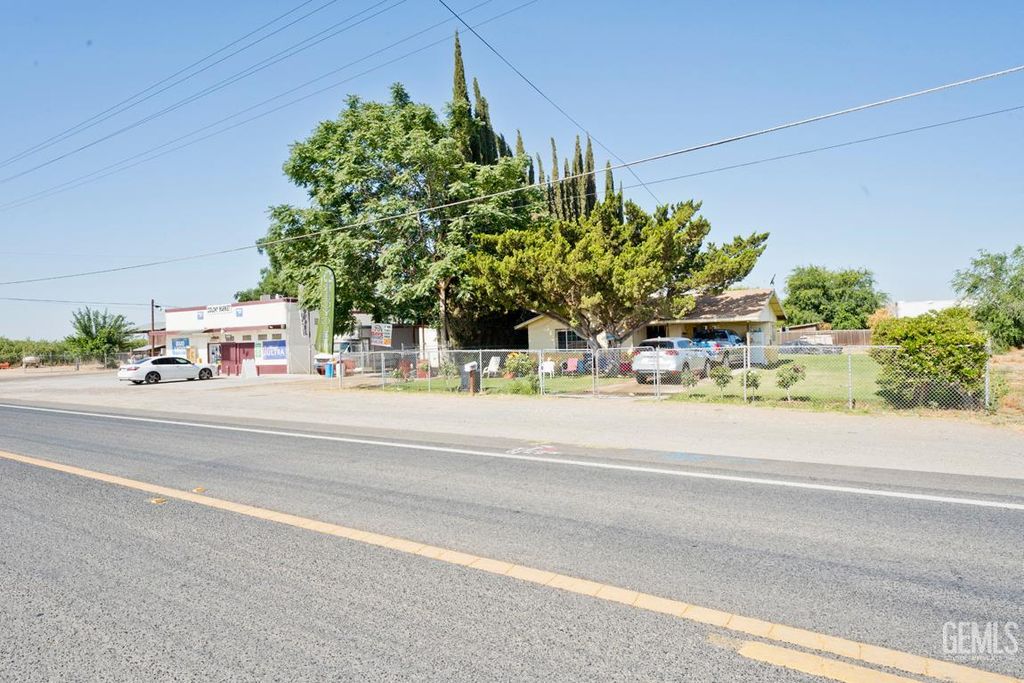 18695 Beech Avenue, Shafter, CA 93263