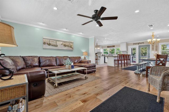 1583 County Road 291, Bay City, TX 77414