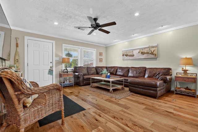 1583 County Road 291, Bay City, TX 77414