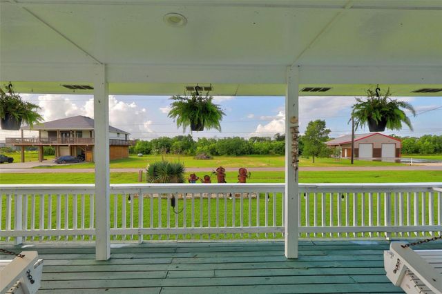 1583 County Road 291, Bay City, TX 77414