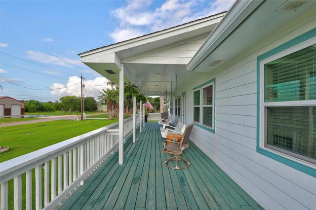 1583 County Road 291, Bay City, TX 77414