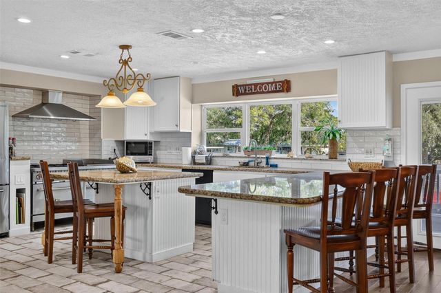1583 County Road 291, Bay City, TX 77414