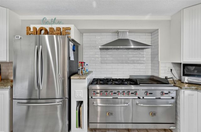 1583 County Road 291, Bay City, TX 77414