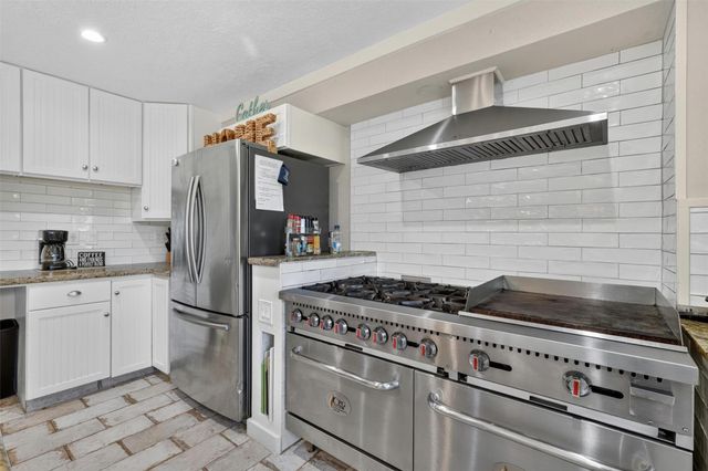 1583 County Road 291, Bay City, TX 77414