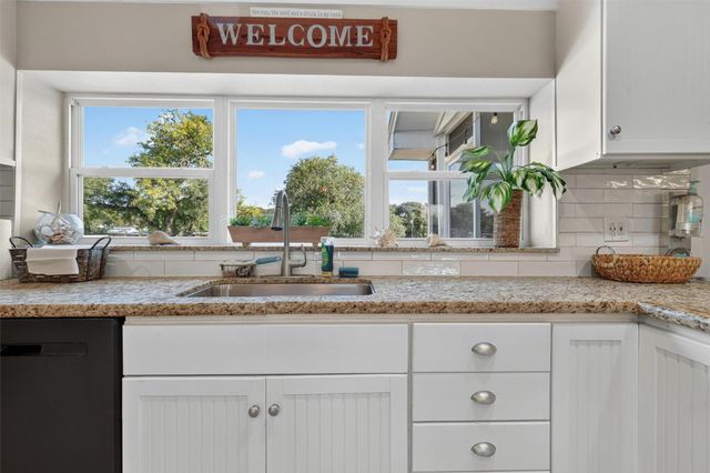 1583 County Road 291, Bay City, TX 77414