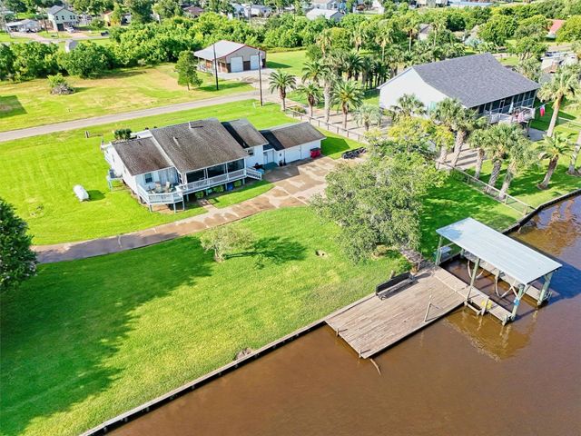 1583 County Road 291, Bay City, TX 77414