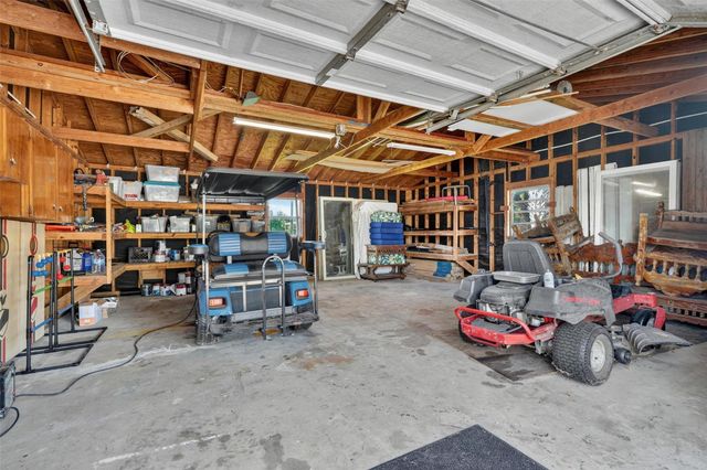 1583 County Road 291, Bay City, TX 77414