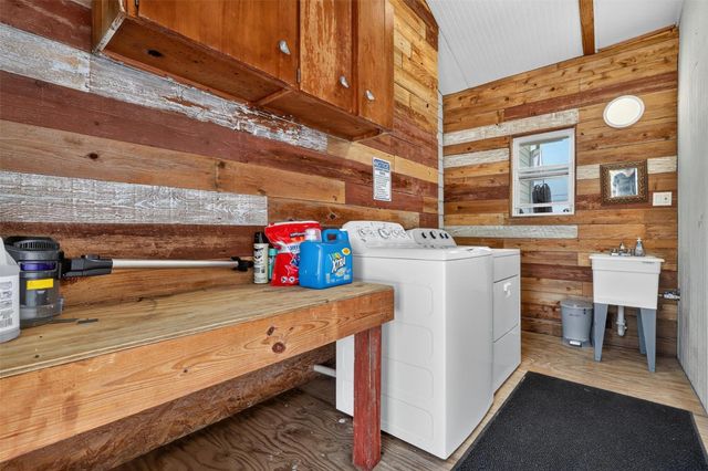 1583 County Road 291, Bay City, TX 77414