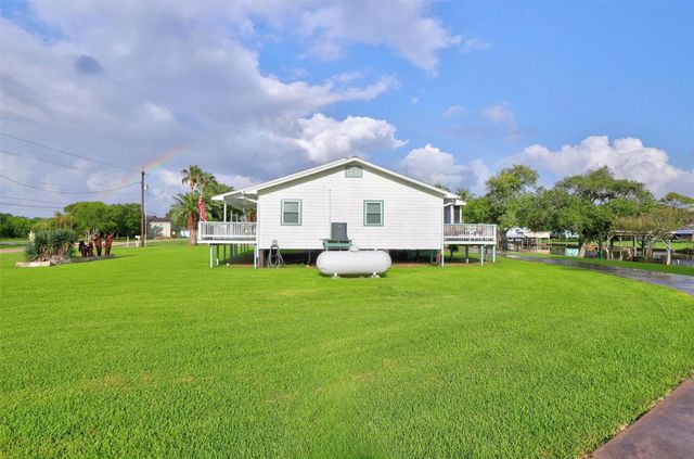 1583 County Road 291, Bay City, TX 77414