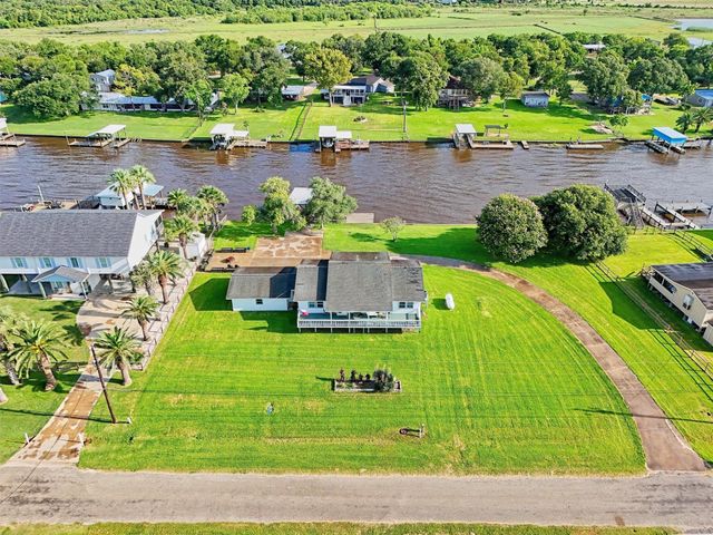 1583 County Road 291, Bay City, TX 77414