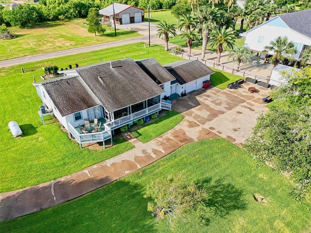 1583 County Road 291, Bay City, TX 77414