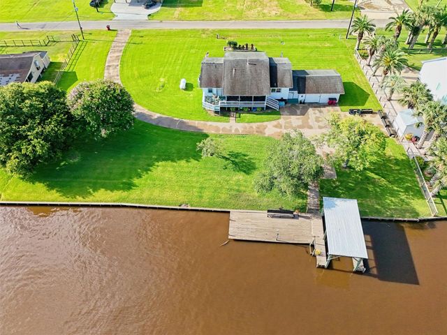1583 County Road 291, Bay City, TX 77414