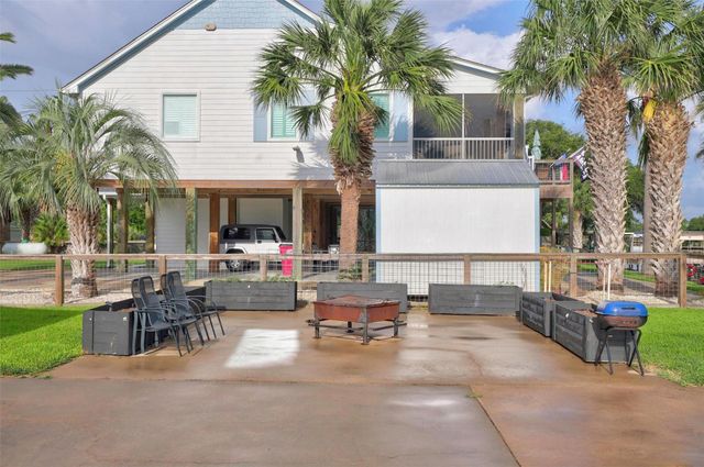 1583 County Road 291, Bay City, TX 77414