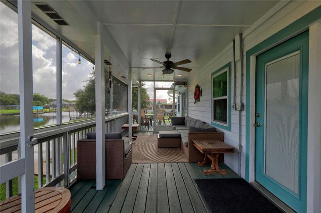 1583 County Road 291, Bay City, TX 77414