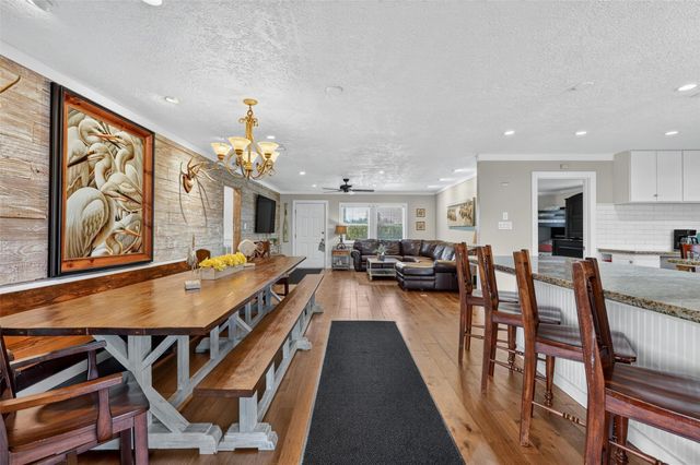 1583 County Road 291, Bay City, TX 77414