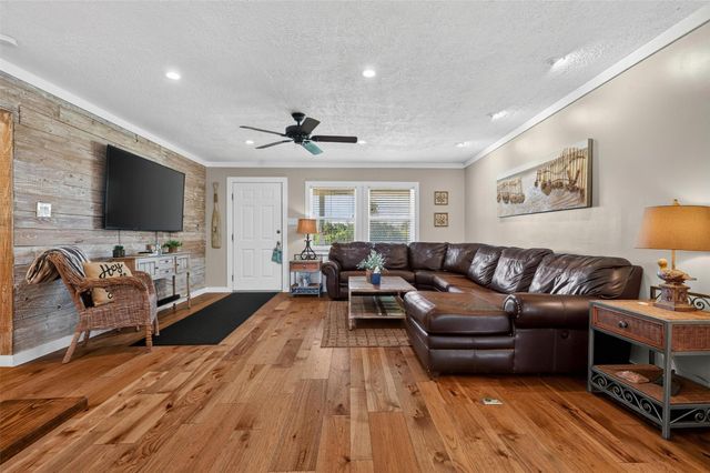 1583 County Road 291, Bay City, TX 77414