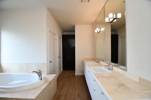 92 Dennis Street B, Houston, TX 77006