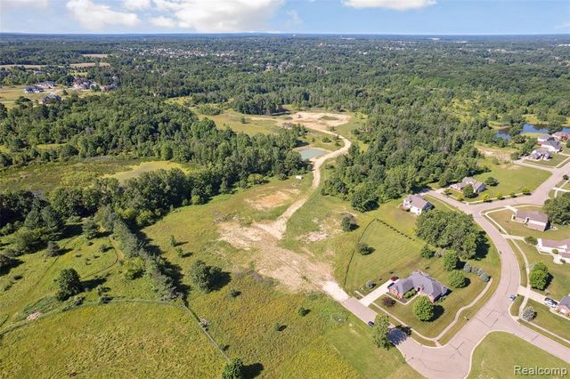 8 VL Desire Drive, Grand Blanc, MI 48439