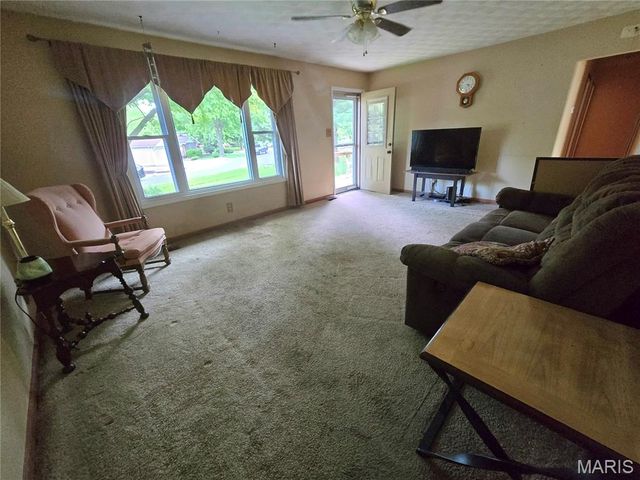 111 Theresa Drive, Troy, IL 62294