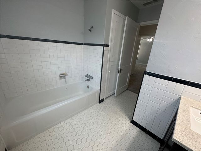 425 Louisiana Ave, Corpus Christi, TX 78404