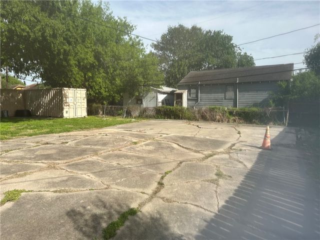 425 Louisiana Ave, Corpus Christi, TX 78404