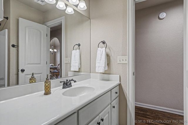 13603 S Owasso Place, Glenpool, OK 74033