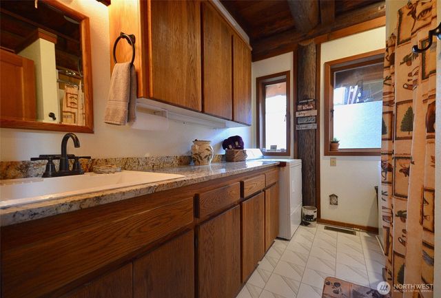 46711 Mountain Hwy E, Eatonville, WA 98328