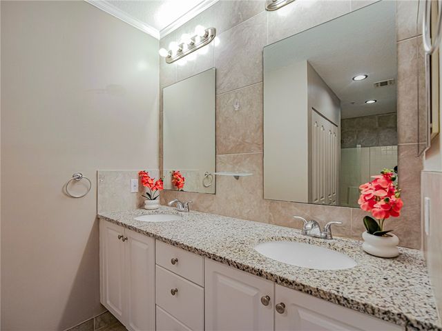 5045 Fairways Circle D207, Vero Beach, FL 32967